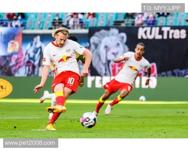 首尔与沃尔夫斯堡的激烈对决揭示足球战术与团队精神的较量