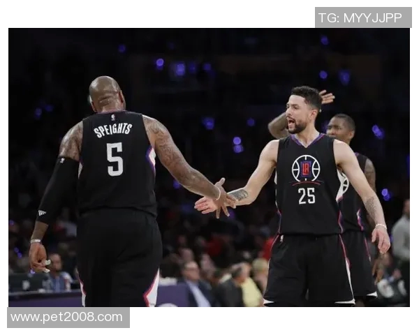 湖人对决快船激战正酣精彩直播带你感受篮球魅力与激情碰撞